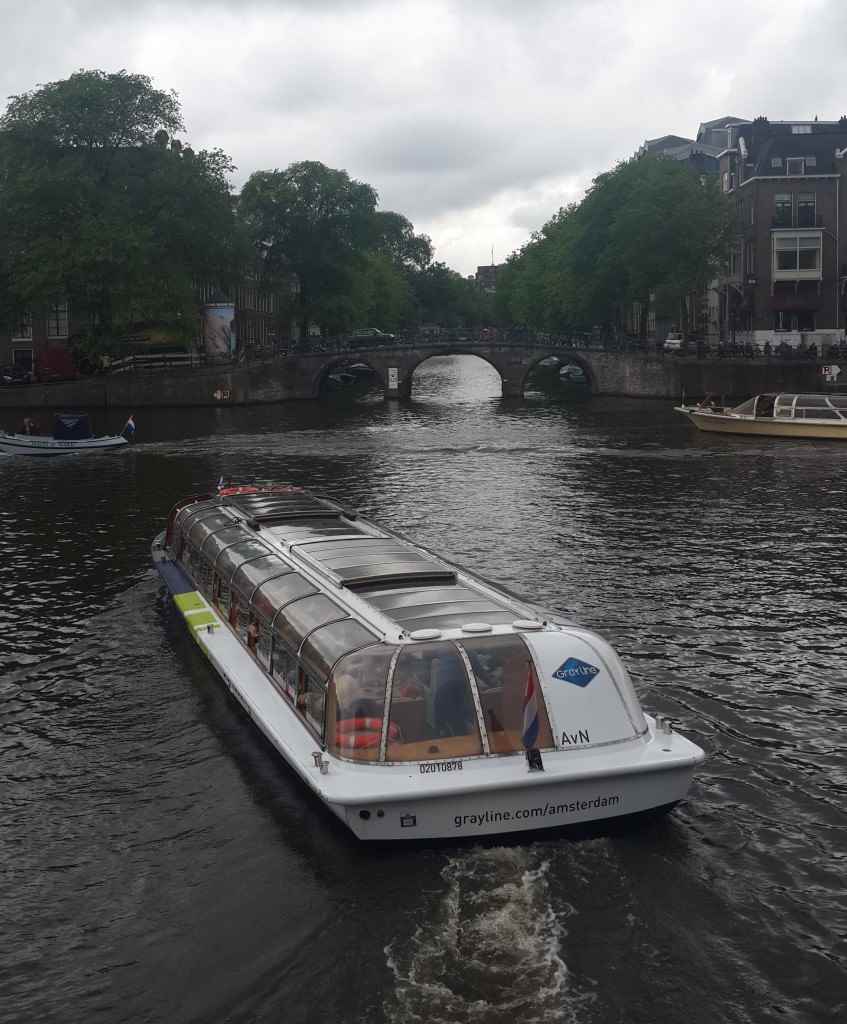 yesempatik-amsterdam-gezi-rehberi-seyahat-gezgin-kanal-bisiklet-gezgin-canal