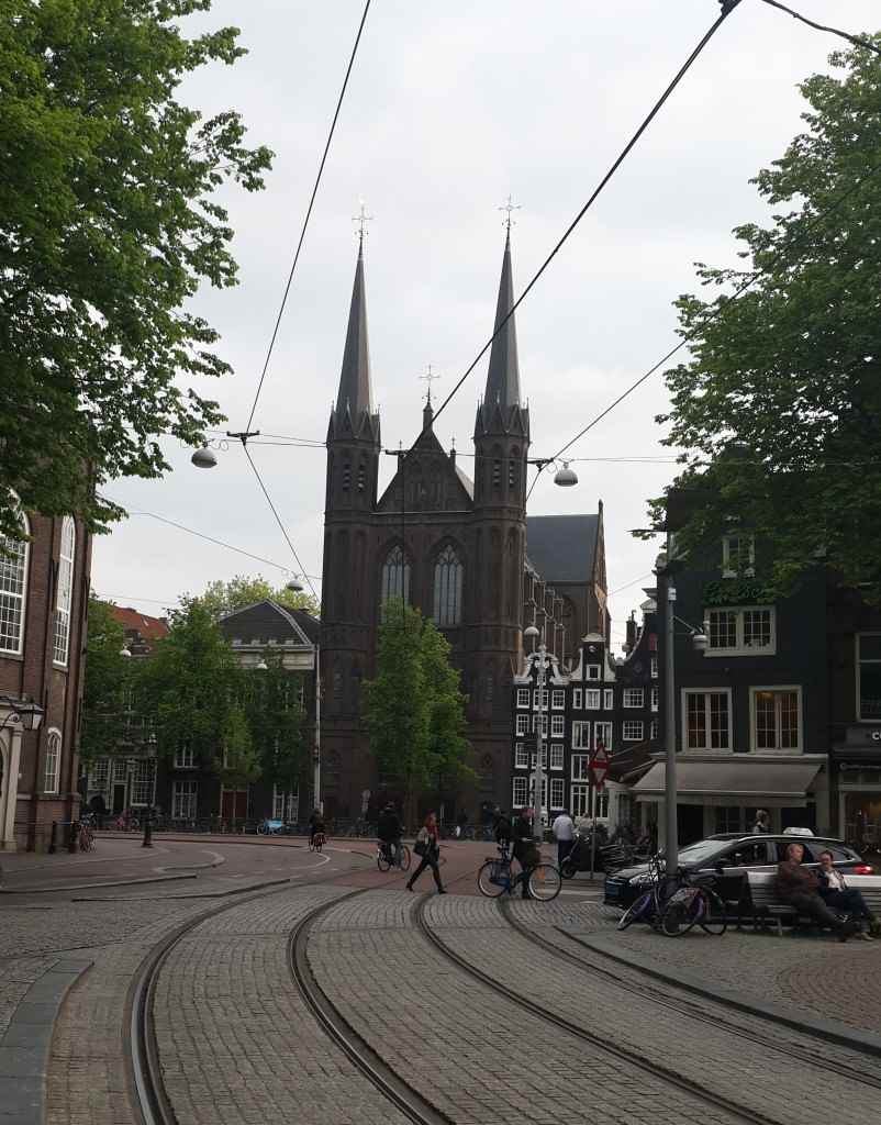 yesempatik-amsterdam-gezi-rehberi-seyahat-gezgin-kanal-bisiklet-tramvay