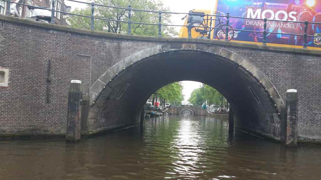 yesempatik-amsterdam-gezi-rehberi-seyahat-gezgin-kanal-bisiklet-gezgin-kanalturu