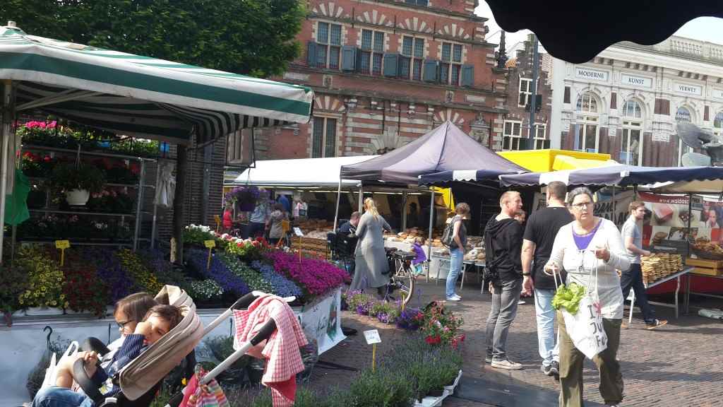 yesempatik-hollanda-haarlem-gezi-rehberi-heykel-grote-bavokerk-markt-pazar