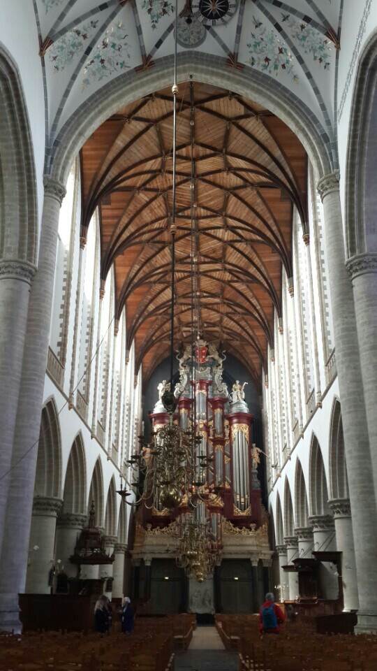 yesempatik-hollanda-haarlem-gezi-rehberi-heykel-grote-bavokerk-kilise